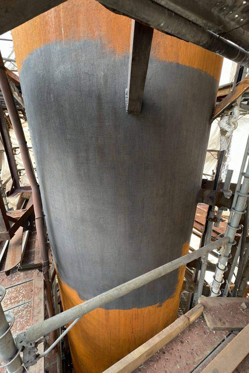 Section of a process column cleaned by laser ablation