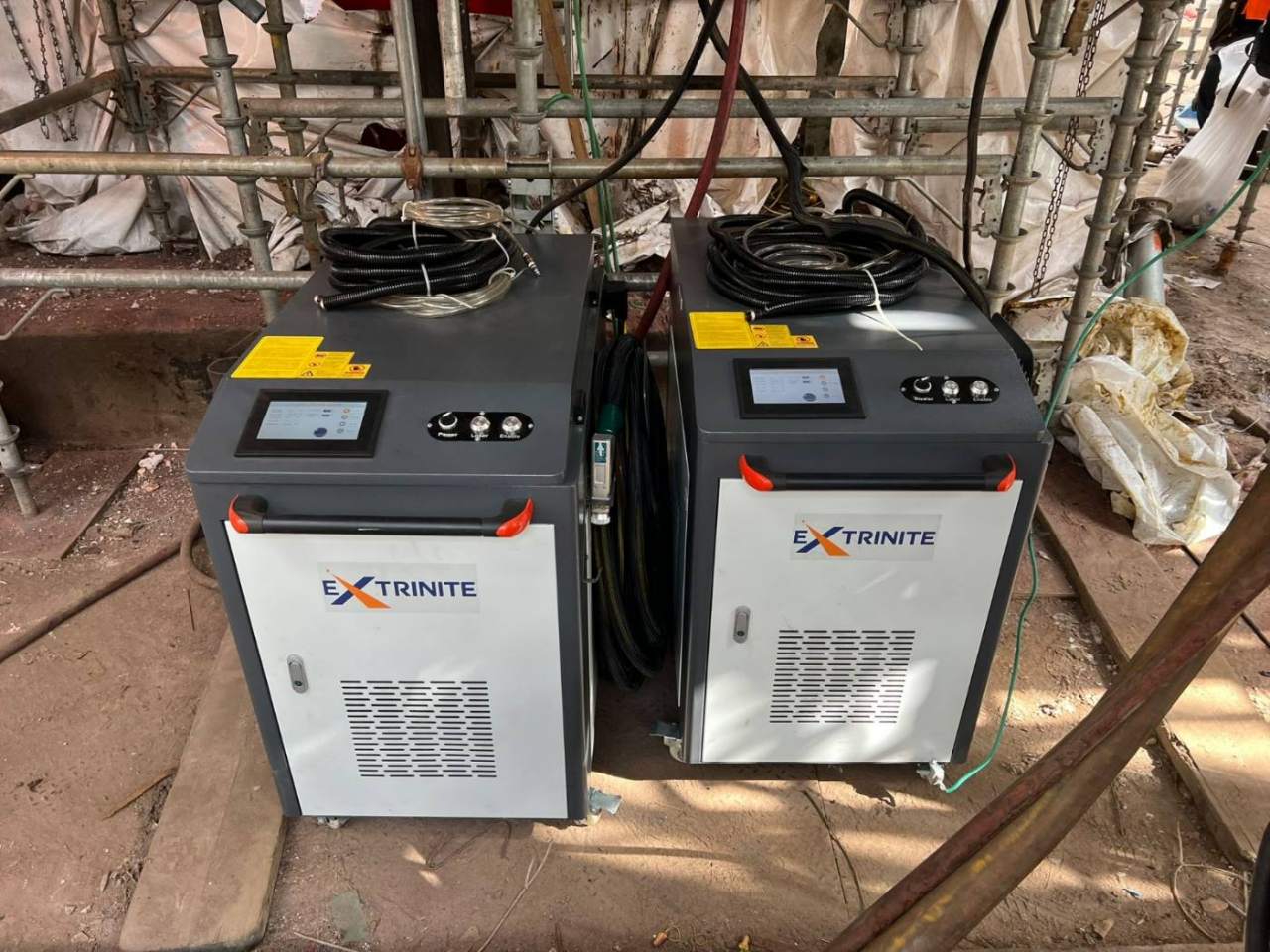 Laser cleaning units positioned on a process unit deck